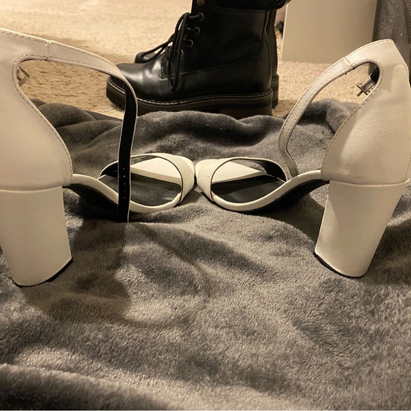 Cute white heels - Picture 1 of 2